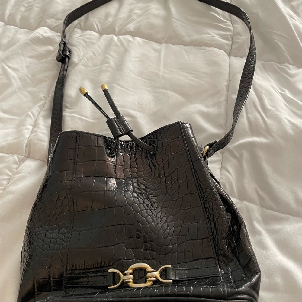 Elegant Black Croc-Embossed Shoulder Bag